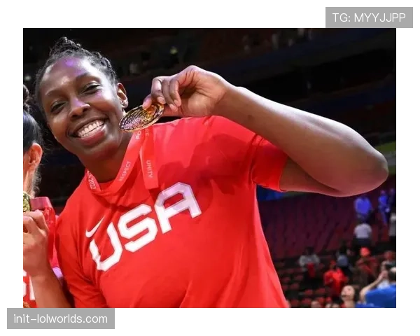 特写:切尔西-格雷恢复训练,期待以完全健康状态回归 特写:切尔西-格雷恢复训练,期待以完全健康状态回归